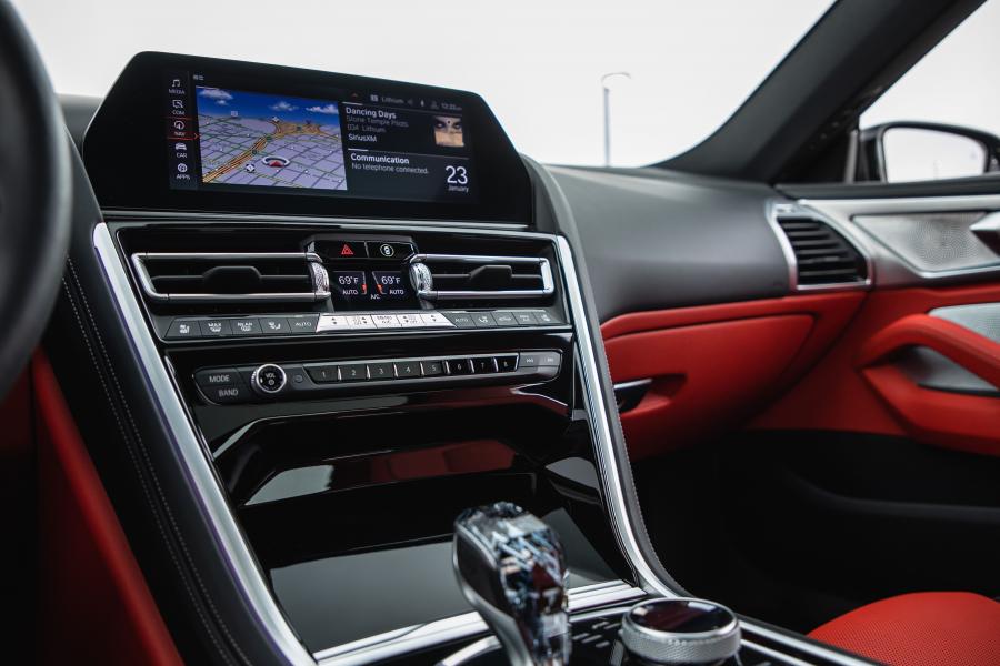 Детали интерьера BMW M850i xDrive Gran Coupe (G16) 2019 года  (NA) (фото 31 из 35)